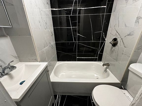 4th image of 102 Romaine Ave #1E