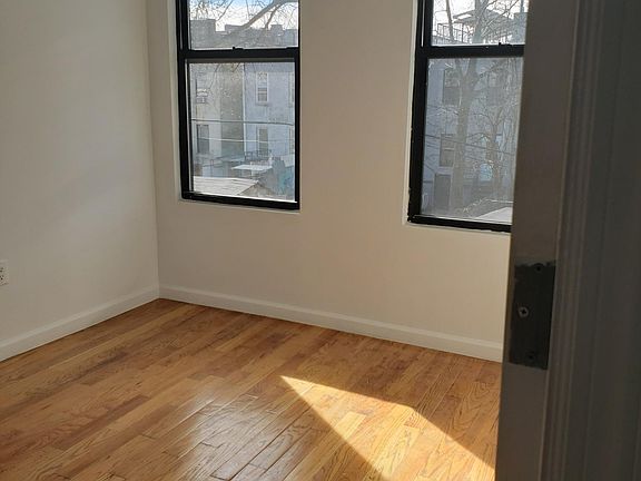 5th image of 2837 W 19th St #4