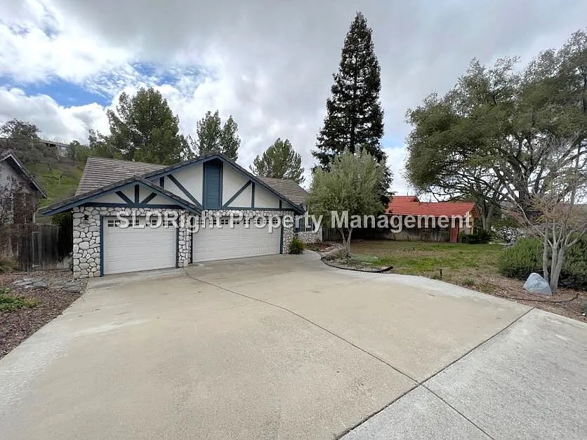 3 bed, 2.5 bath, 2068 sqft, $3,300 — Photo 1