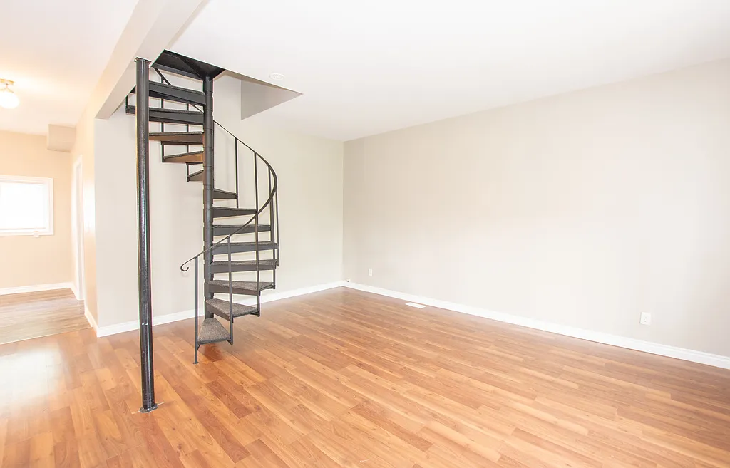 203 Niagara Street — Photo 2