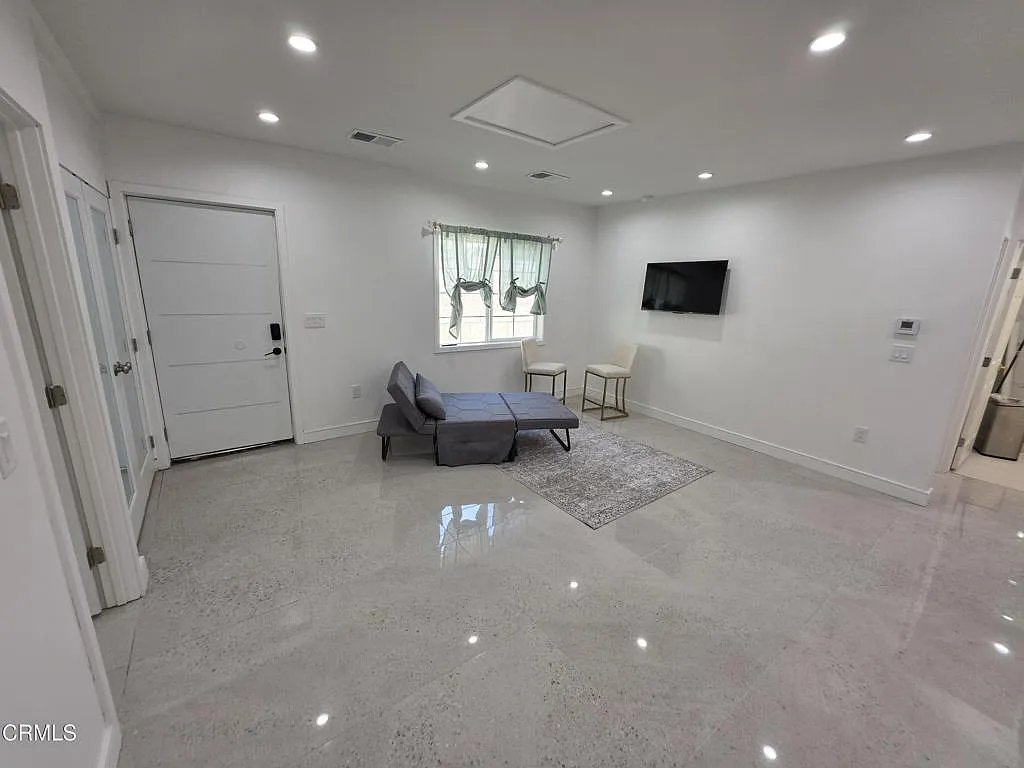 2 bed, 2.0 bath, 780 sqft, $2,795 — Photo 2