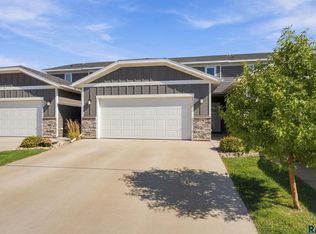 5902 S Whisper Creek Pl, Sioux Falls, SD 57108