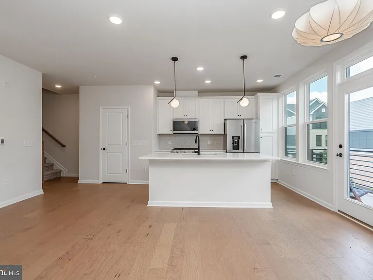 1210 Parker Blvd — Photo 9