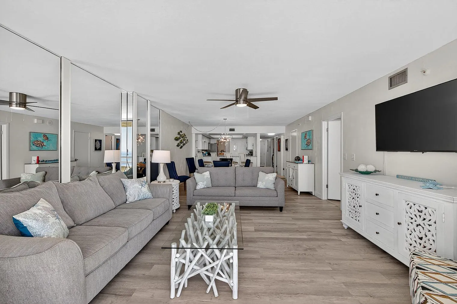 2 bed, 2.0 bath, 1367 sqft, $4,358 — Photo 4