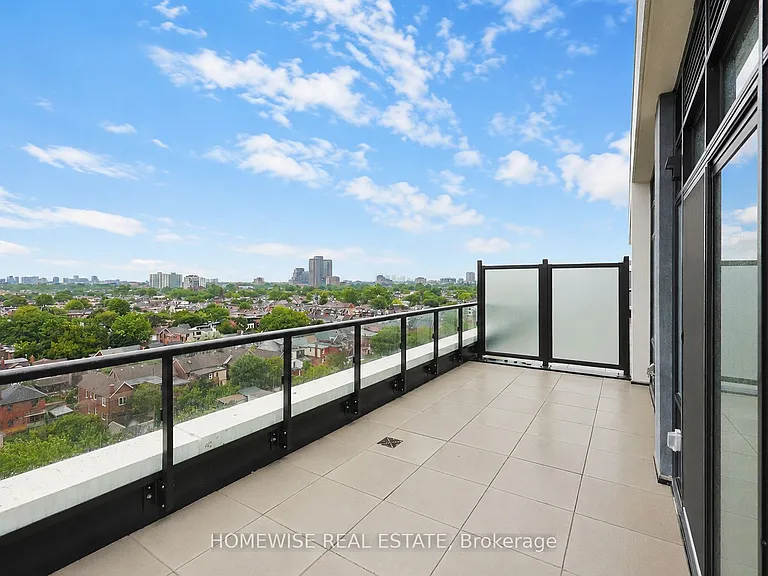 858 Dupont St #Penthouse 28 — Photo 26