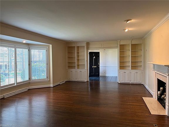 4th image of 107 Irving Park Ct