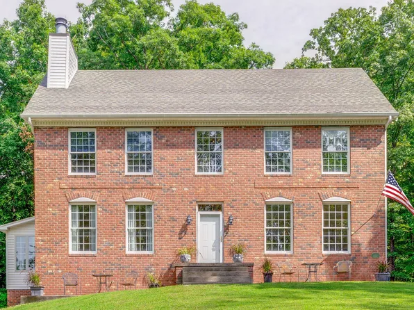 818 Town Branch Rd, Charlotte, TN 37036