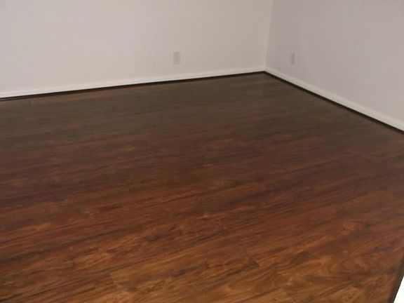 4th image of 301 S Lakeside Dr APT 2