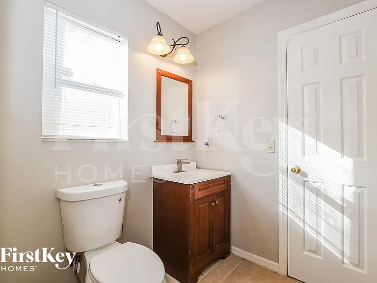 3208 Buckland St — Photo 9