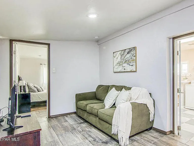 221 Hadlock St #B — Photo 4