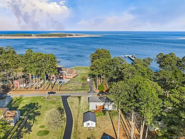 617 Dandy Loop Rd — Photo 1