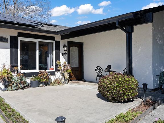 2nd image of 2204 Tyler Court