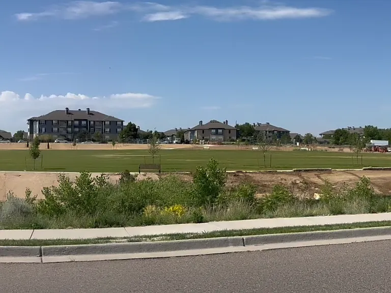 Denver Park with playground, 9 minutes walking or a 2 minute drive