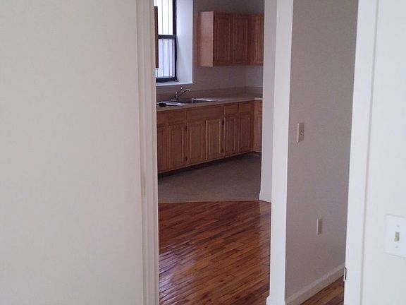 2nd image of 640 Bradford St APT 1C
