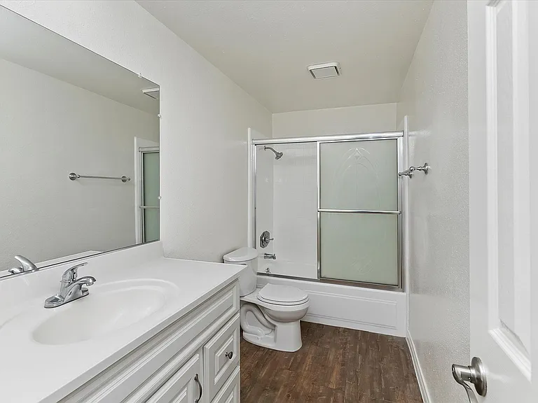 16229 Woodruff — Photo 24
