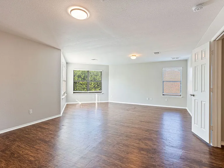 1209 Apollo Cir — Photo 18