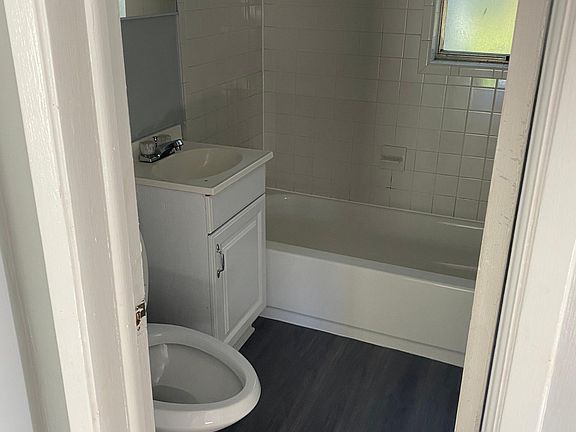 3rd image of 313 W Valencia St