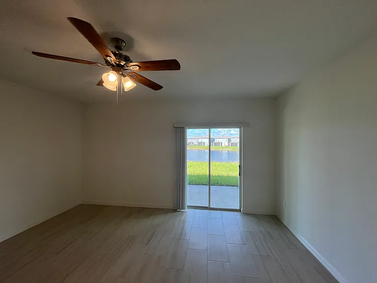 11317 Radiant Shore Loop — Photo 4