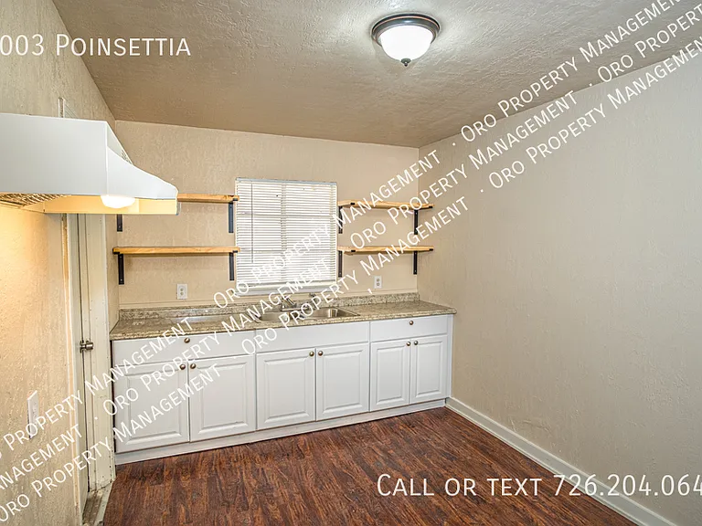 1003 Poinsettia — Photo 9