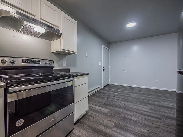 1104 N Walnut St — Photo 3