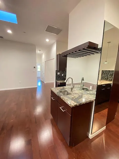 2 bed, 1325 sqft, $4,600 — Photo 2