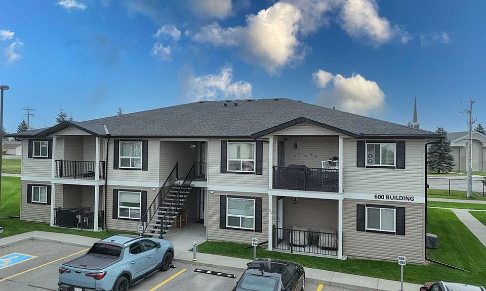 1st image of 8 W Bayside Pl #601