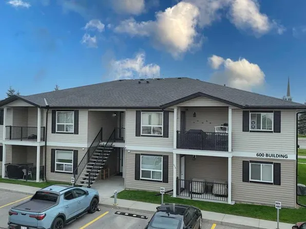 8 W Bayside Pl #601, Strathmore, AB T1P 0E1