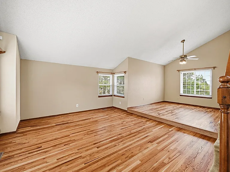110 Mobray Ct — Photo 4