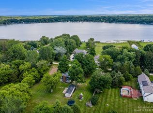 8100 Roepke Ct, Gregory, MI 48137