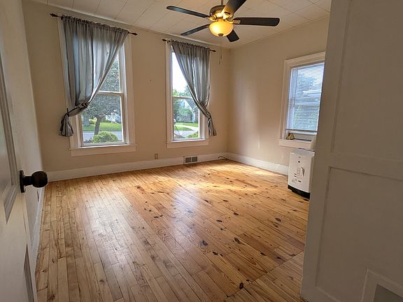 4th image of 1289 Garland St