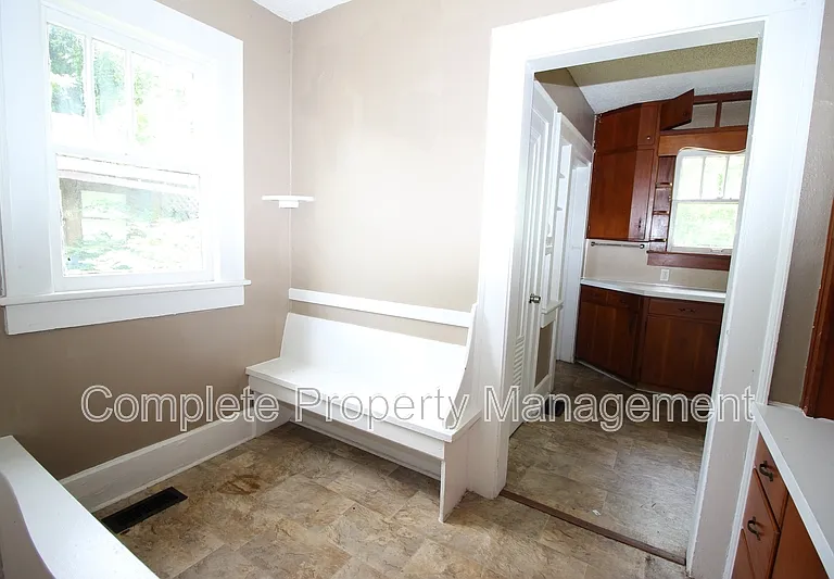 8211 Rugby Ave — Photo 5