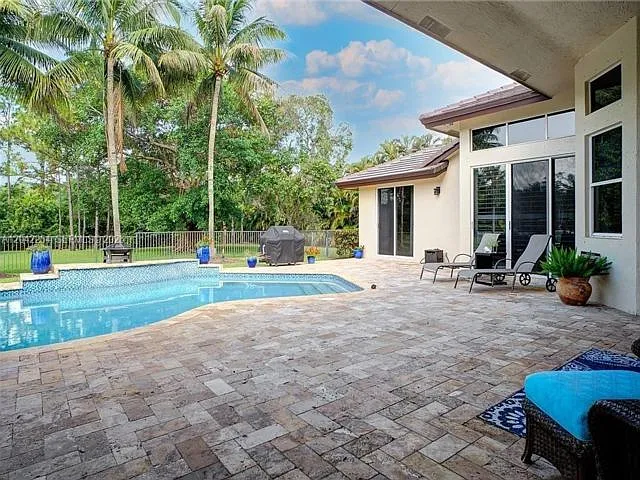 6807 NW 66th Way — Photo 12