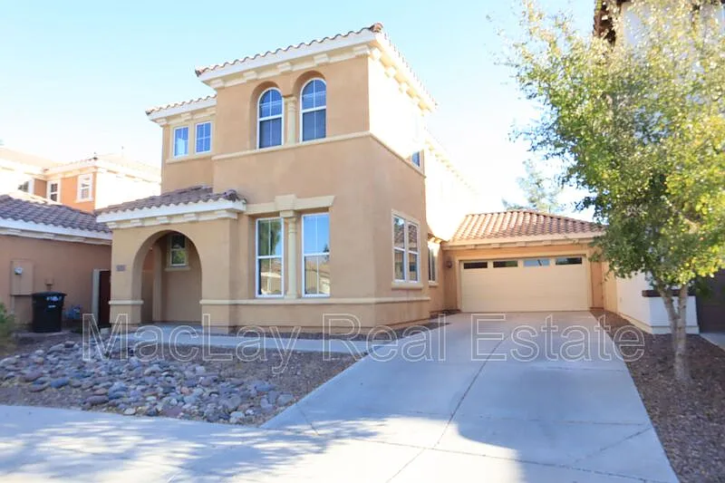 3 bed, 2.5 bath, 2003 sqft, $2,450 — Photo 2