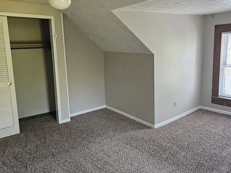348 S College St — Photo 14