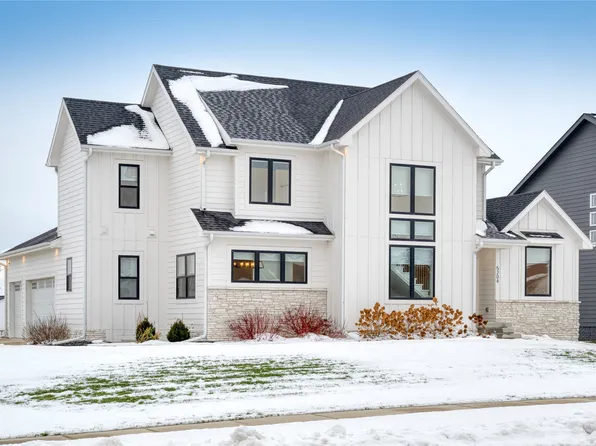 5204 149th St, Urbandale, IA 50323