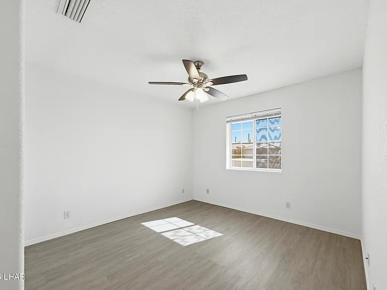 3099 Jamaica Blvd S — Photo 31