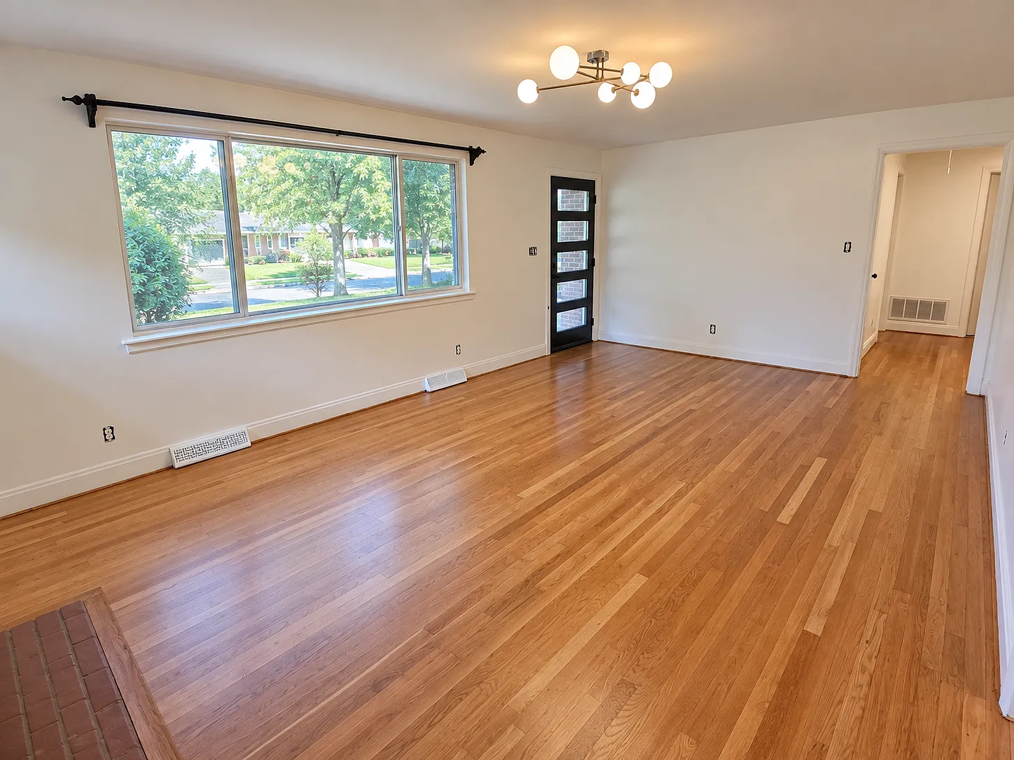 3 bed, 1400 sqft, $2,395 — Photo 3