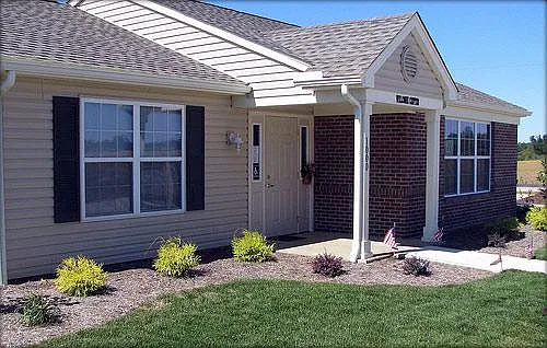 4975 Lake Towne Dr — Photo 1