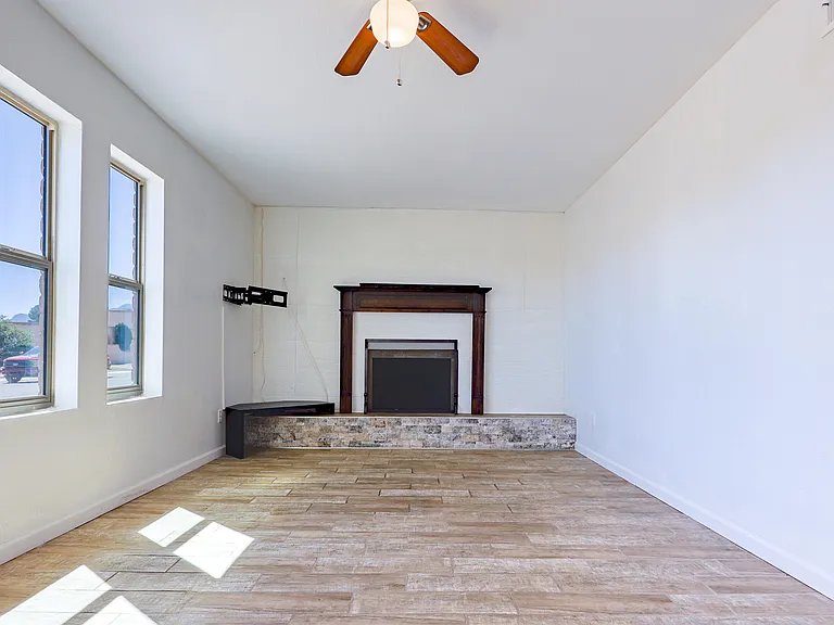 520 S 3rd St — Photo 2
