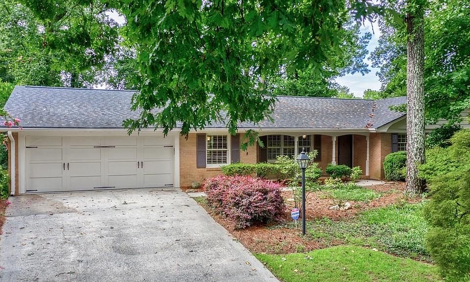 1st image of 2935 Applewood Ct NE