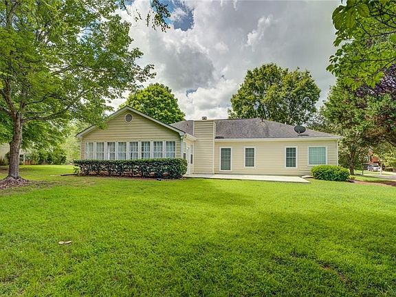 5th image of 358 Golfcrest Dr SE