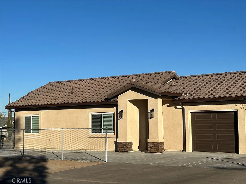 2 bed, 1052 sqft, $2,150 — Photo 2