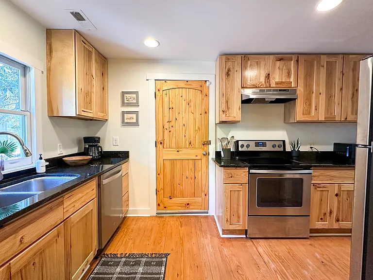 612 Church St — Photo 8