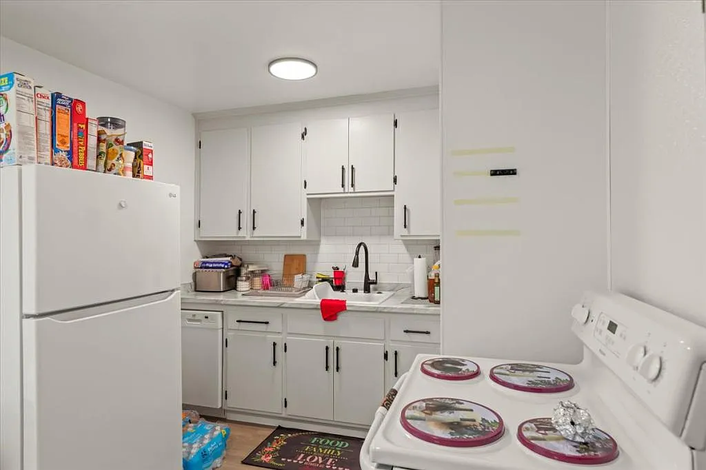 20324 Forest Ave — Photo 3