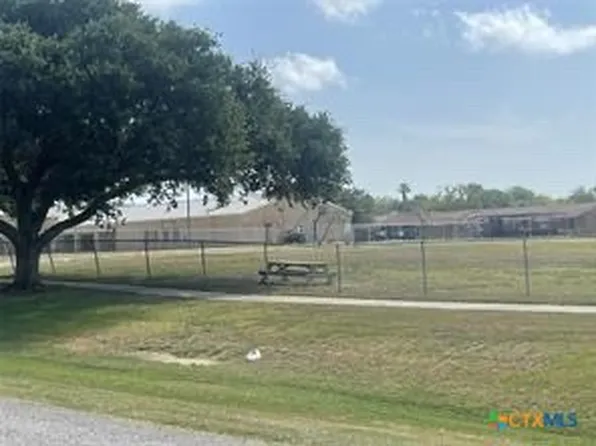 906 2nd St, Palacios, TX 77465