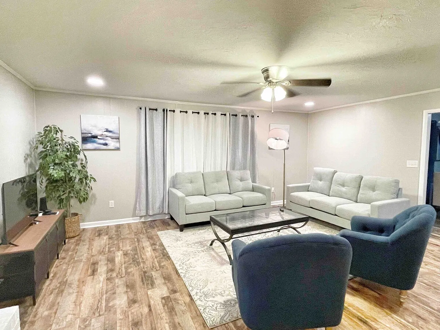 5 bed, 3.0 bath, 2389 sqft, $3,336 — Photo 2