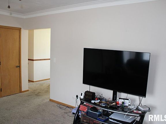5th image of 618 32nd Ave