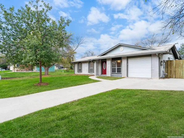 12501 Northledge Dr, Live Oak, TX 78233