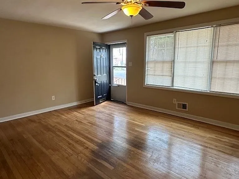 106 Bethune Dr — Photo 2