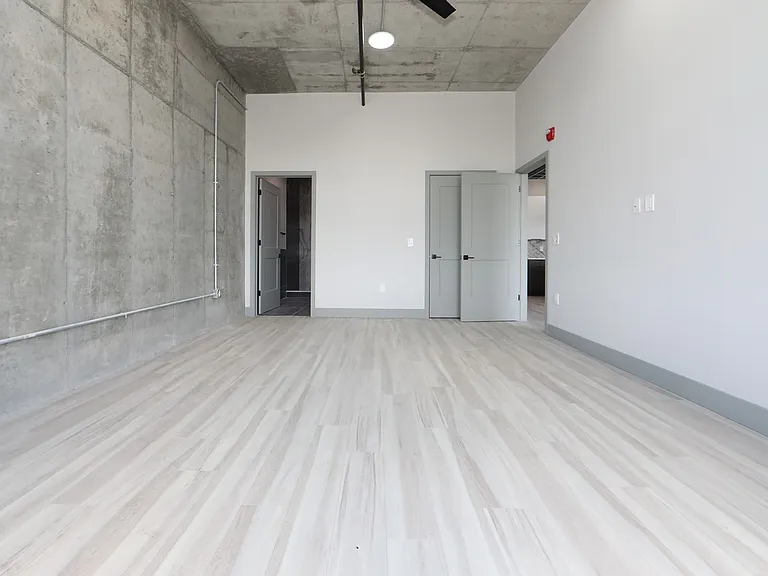 1810 E Venango St — Photo 37